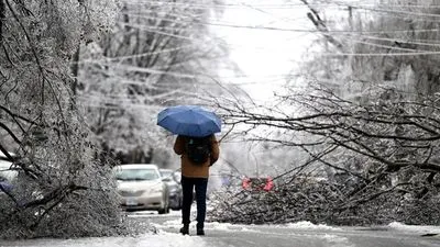 Сотні тисяч жителів Канади залишилися без електрики через крижаний шторм