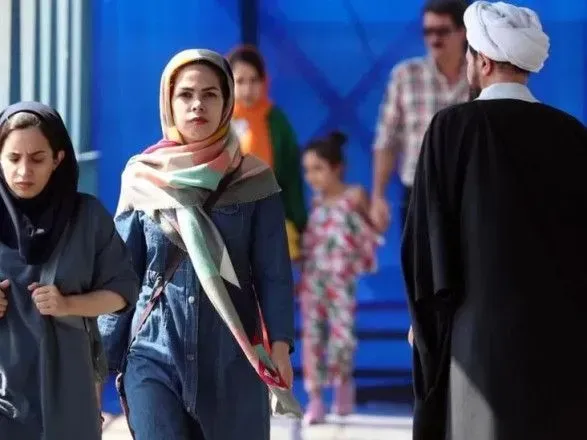 В Ірані встановлюють камери для пошуку жінок, які не носять хіджаб