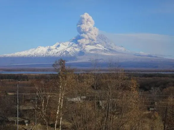 У рф сталося сильне виверження вулкана на Камчатці