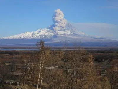 В рф произошло сильное извержение вулкана на Камчатке