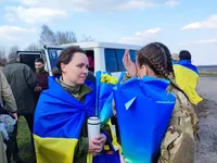 Оборонці Маріуполя, "Азовсталі", Гостомеля та інші: Україна повернула ще 100 людей з полону
