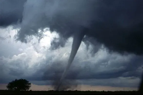 chotiri-tornado-za-tri-dni-vdarili-po-noviy-zelandiyi