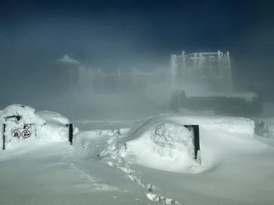 У Карпатах у квітні лежить по півтора метра снігу: у високогір'я радять не ходити
