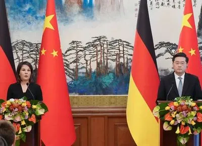 Китай закликав очільницю МЗС Німеччини не читати лекції про права людини