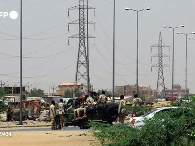 Загострення конфлікту в Судані: повідомляється про трьох загиблих, в районі аеропорту продовжуються бої
