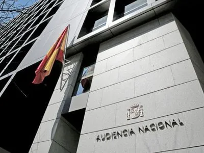 В Іспанії з-під варти відпустили підозрюваного у надсиланні листів із вибухівкою в посольство України