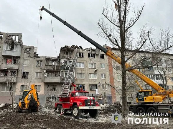 Обстріл Слов'янську: з-під завалів дістали тіло загиблої жінки, рятувальні роботи тривають