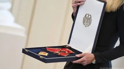 Колишній канцлер Німеччини Меркель удостоєна найвищої нагороди країни