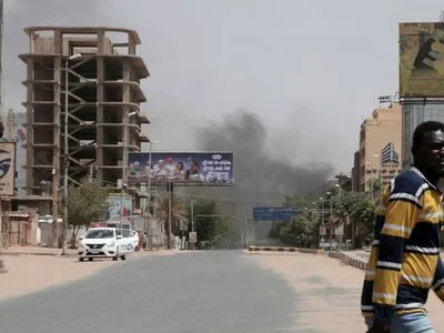 Количество жертв столкновений армии и спецназовцев в Судане приблизилось к 100