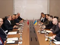 Министр инфраструктуры Украины обсудил зерновую сделку с главой Минобороны Турции
