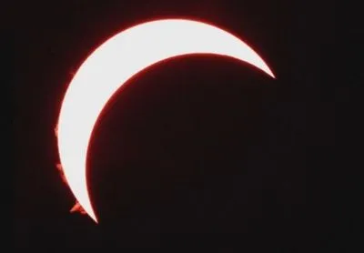 Рідкісне гібридне сонячне затемнення побачили над західною Австралією