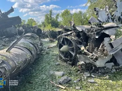 Удар рф по аэродрому "Канатово" - уничтожение техники и жертва: украинскому военному сообщили о подозрении