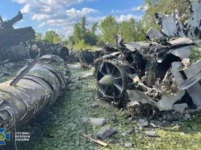 Удар рф по аеродрому "Канатове" - знищення техніки та жертва: українському військовому повідомили про підозру