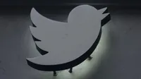Twitter начал удалять синие галочки у пользователей, которые не заплатили за нее: без верификации остались Роналду, Кардашьян и Папа Римский