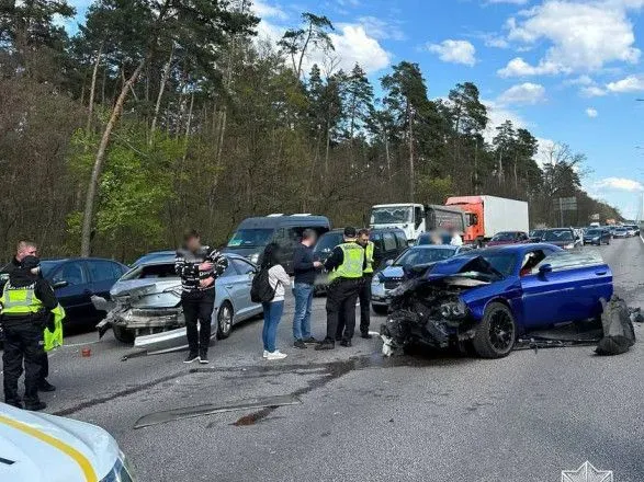 На в'їзді до Києва сталась ДТП: рух у напрямку столиці ускладнено