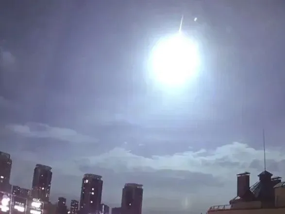 Вспышку в небе над Киевом вызвало падение метеора диаметром около полуметра - отчет
