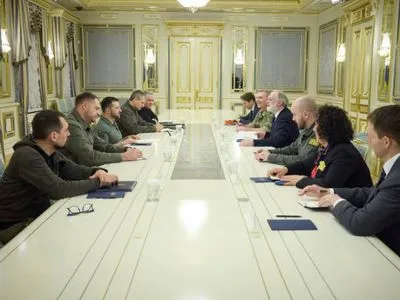 Зеленский встретился с советником Сунака по нацбезопасности: призвал Лондон взять лидерство в воздушной коалиции