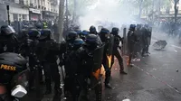 782 тисячі людей вийши на вулиці Франції, понад 60 осіб затримано