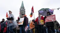120 000 бастующих рабочих достигли предварительной договоренности с правительством Канады