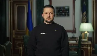 Зеленський зібрав військовий кабінет та анонсував новий потужний пакет санкцій проти рф