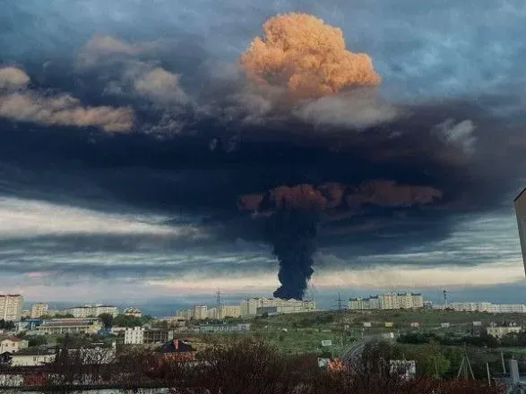 Взрыв на нефтебазе в оккупированном Севастополе: появились фото последствий со спутника
