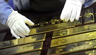 россия продает золото в обход санкций Запада - Bloomberg