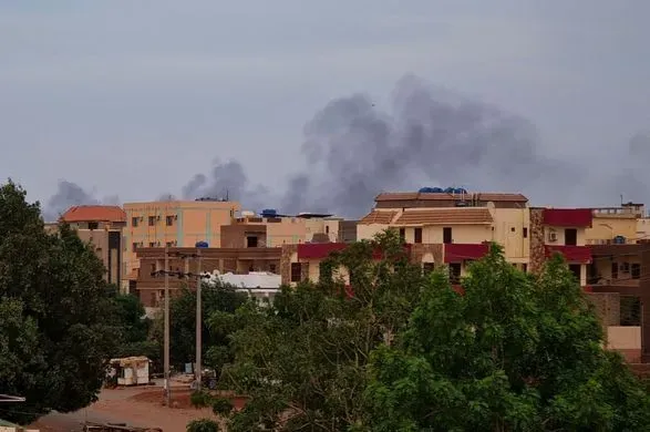 В Хартуме возобновились ожесточенные столкновения между суданскими соперниками