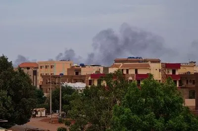 В Хартуме возобновились ожесточенные столкновения между суданскими соперниками