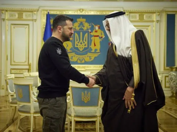 Зеленский вернулся в Украину и сразу встретился с главой МИД Бахрейна