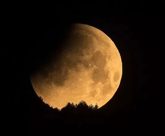 Украинцы сегодня смогут наблюдать редкое Лунное затмение: где смотреть онлайн