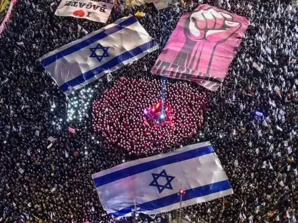 Тысячи людей снова вышли на протесты против судебной реформы в Израиле