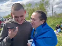 МВС України показало зворушливе відео розмови військовополоненого з мамою