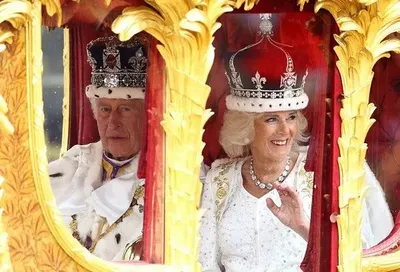 Байден та керівництво ЄС привітали Чарльза III і королеву Каміллу з коронацією
