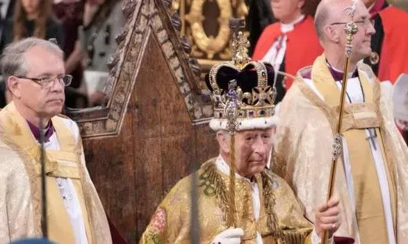 Король Чарльз III официально коронован