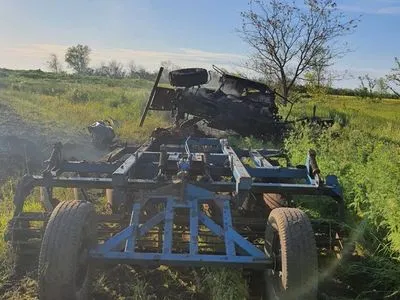 В Херсонской области трактор подорвался на вражеской мине в поле