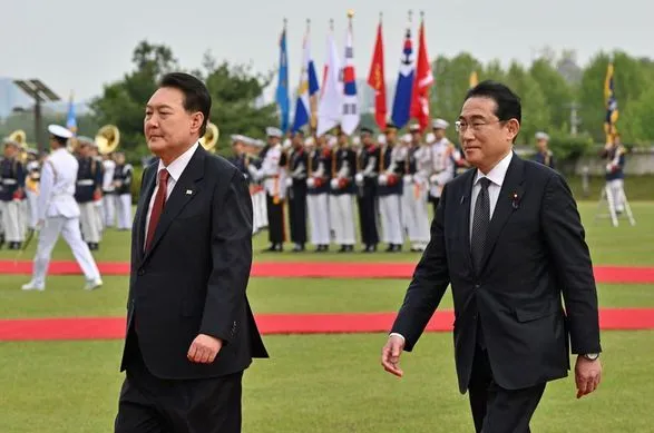 Президент Південної Кореї та прем'єр-міністр Японії відновлюють відносини у Сеулі