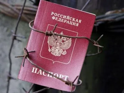 У Луганську окупанти залучають ідейних волонтерів для прискорення паспортизації