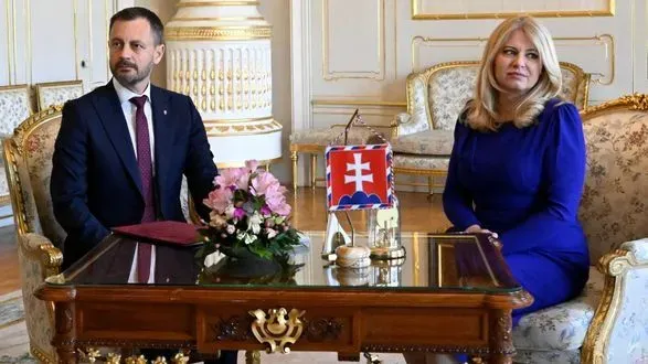 Президент Словаччини формує новий тимчасовий уряд після відставки Хегера