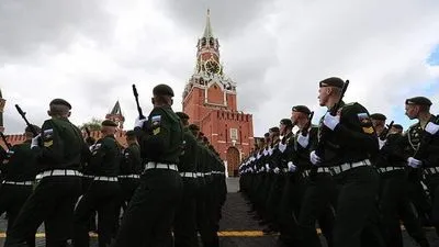 Военный парад в москве "обернулся провалом" - эксперт BILD
