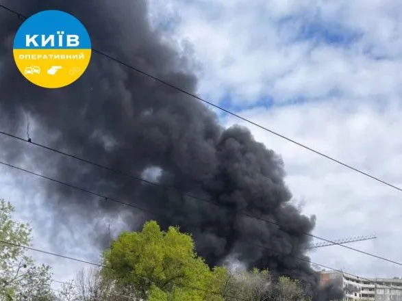 У Києві в недобудові горів пінопласт, пожежу локалізовано