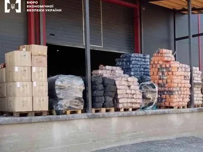 Фальсифицированный кофе на базарах Мукачево: БЭБ завершили досудебное расследование