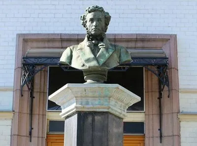 В Киеве два памятника Пушкину потеряли охранный статус