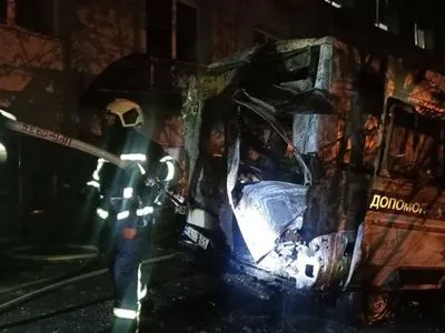 У Києві загорілась “швидка”: є загиблі та поранені