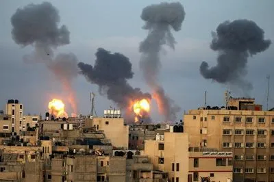 Израиль продолжает воздушные налеты на сектор Газа, а палестинцы впервые обстреляли Иерусалим