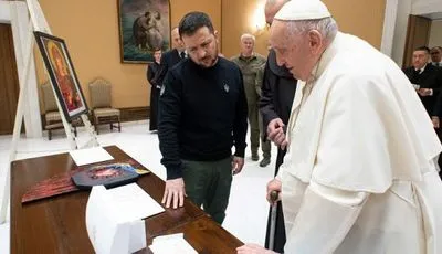 "Жесты человечности" и ситуация в Украине: в Ватикане рассказали подробности встречи Зеленского и Папы Римского