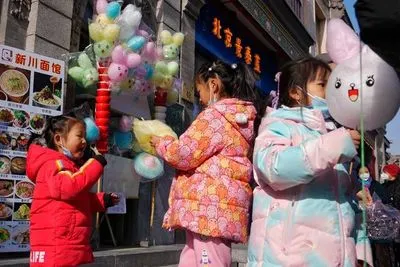 Китай запускає проекти щодо формування шлюбу "нової ери" та культури дітонародження