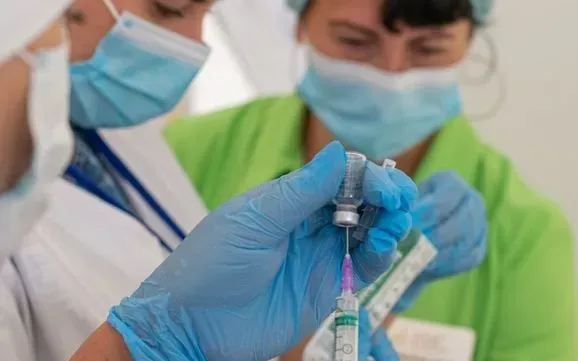 Доставляння, зберігання та щеплення: уряд розширив функції Центрів вакцинації