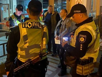 Поліція Києва вилучила спецперепустку в співака Павліка, якою він "хизувався"
