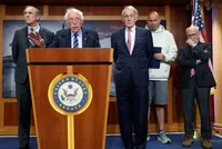 Сенатори-демократи закликають Байдена використовувати 14 поправку, щоб уникнути дефолту за боргами
