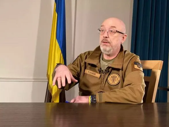 Резников: российская армия ежедневно использует против украинцев 25-30 тысяч снарядов разного калибра